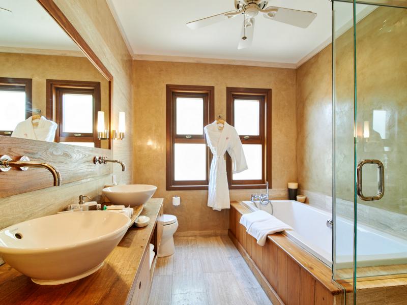 Villamia , Charlstown  