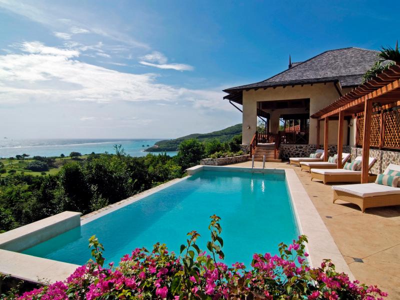 Villamia , Charlstown  